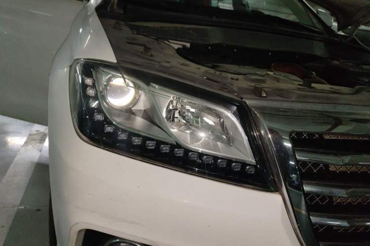 Used Haval H2 2016 Red Label 1.5T Automatic Two-Wheel Drive Elite Model Right Front Headlight