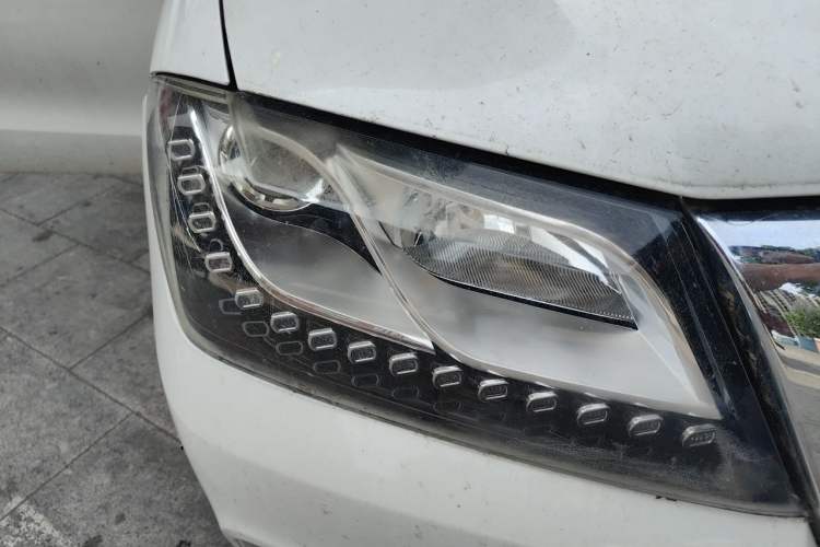 Used Haval H2 2016 Red-Label 1.5T Manual Two-Wheel Drive Luxury Model Right Front Headlight
