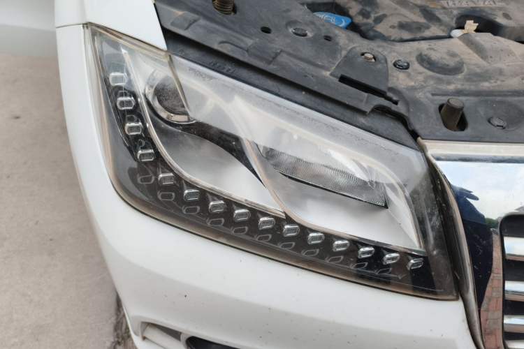 Used Haval H2 2016 Red-Label 1.5T Manual Two-Wheel Drive Luxury Model Right Front Headlight
