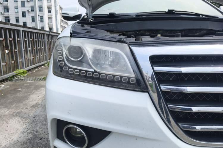 Used Haval H2 2016 Red-Label 1.5T Manual Two-Wheel Drive Luxury Model Right Front Headlight