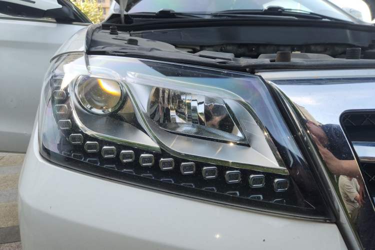 Used Haval H2 2016 Red-Label 1.5T Manual Two-Wheel Drive Luxury Model Right Front Headlight
