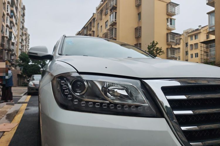 Used Haval H2 2016 Red-Label 1.5T Automatic Two-Wheel Drive Luxury Model Right Front Headlight