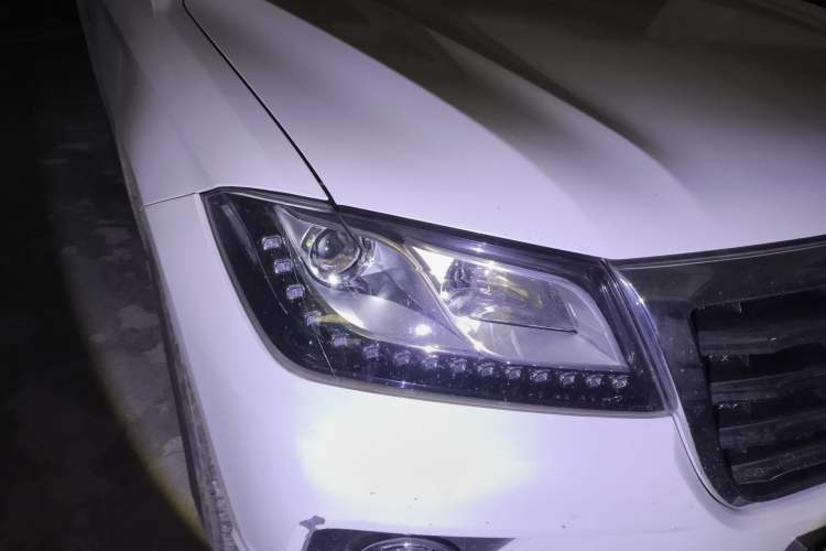 Used Haval H2 2016 Red-Label 1.5T Automatic Two-Wheel Drive Luxury Model Right Front Headlight