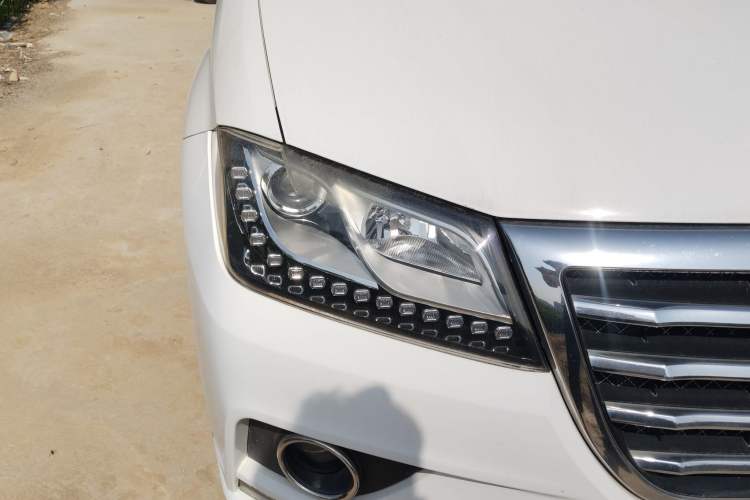 Used Haval H2 2016 Red Label 1.5T Automatic Two-Wheel Drive Elite Model Right Front Headlight