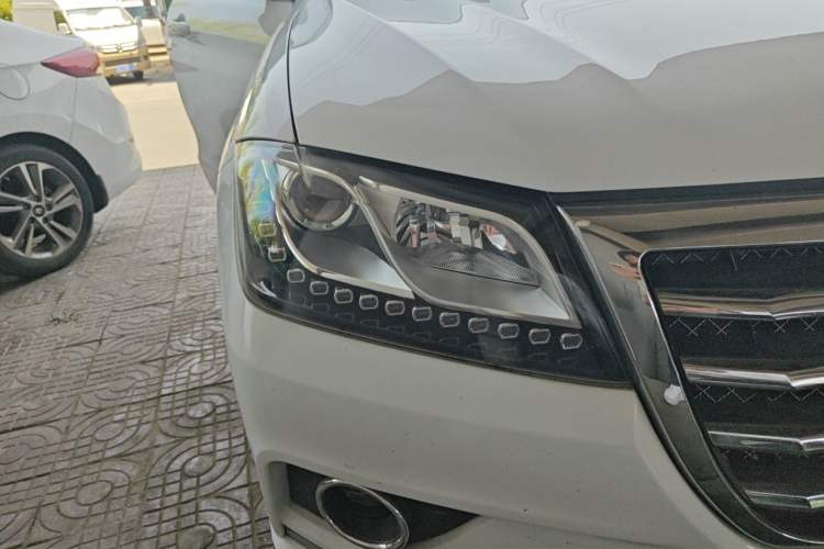 Used Haval H2 2016 Red-Label 1.5T Manual Two-Wheel Drive Luxury Model Right Front Headlight