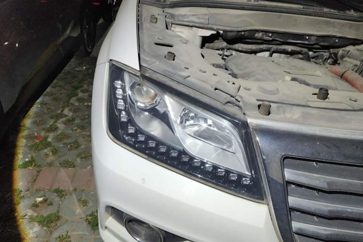 Used Haval H2 2016 Red Label 1.5T Manual Two-Wheel Drive Elite Model Right Front Headlight