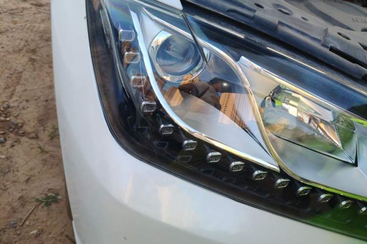 Used Haval H2 2016 Red-Label 1.5T Manual Two-Wheel Drive Luxury Model Right Front Headlight