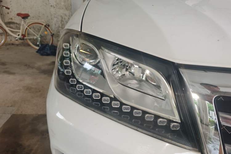 Used Haval H2 2016 Red-Label 1.5T Automatic Two-Wheel Drive Luxury Model Right Front Headlight