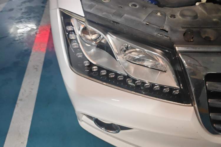 Used Haval H2 2016 Red-Label 1.5T Automatic Two-Wheel Drive Luxury Model Right Front Headlight