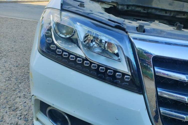 Used Haval H2 2016 Red-Label 1.5T Manual Two-Wheel Drive Luxury Model Right Front Headlight