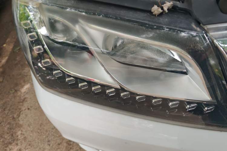 Used Haval H2 2016 Red Label 1.5T Manual Two-Wheel Drive Elite Model Right Front Headlight