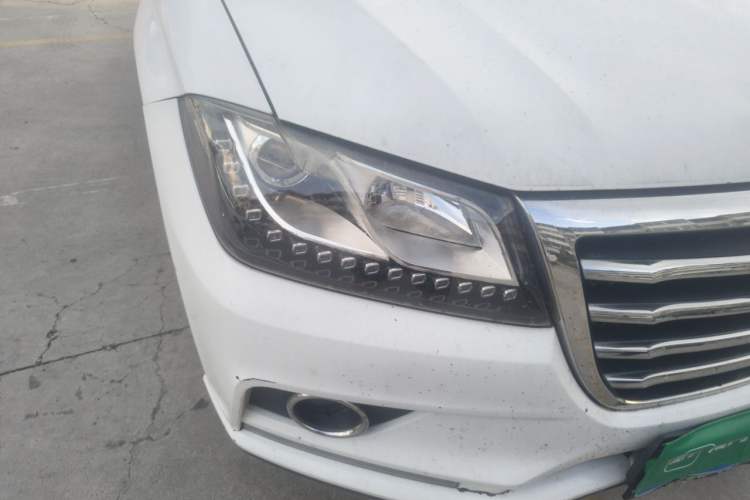 Used Haval H2 2016 Red Label 1.5T Manual Two-Wheel Drive Elite Model Right Front Headlight