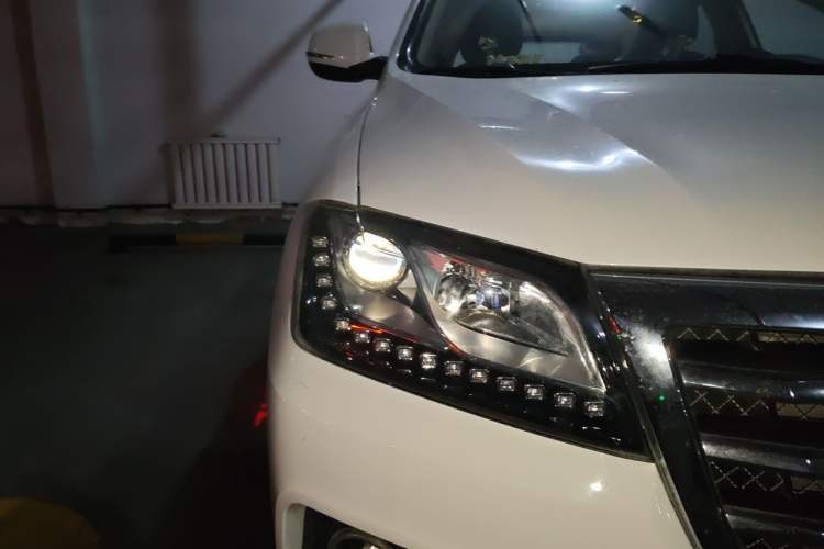 Used Haval H2 2016 Red-Label 1.5T Automatic Two-Wheel Drive Luxury Model Right Front Headlight