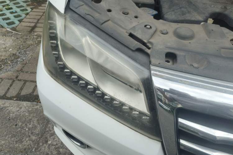 Used Haval H2 2016 Red Label 1.5T Automatic Two-Wheel Drive Prestige Model Right Front Headlight
