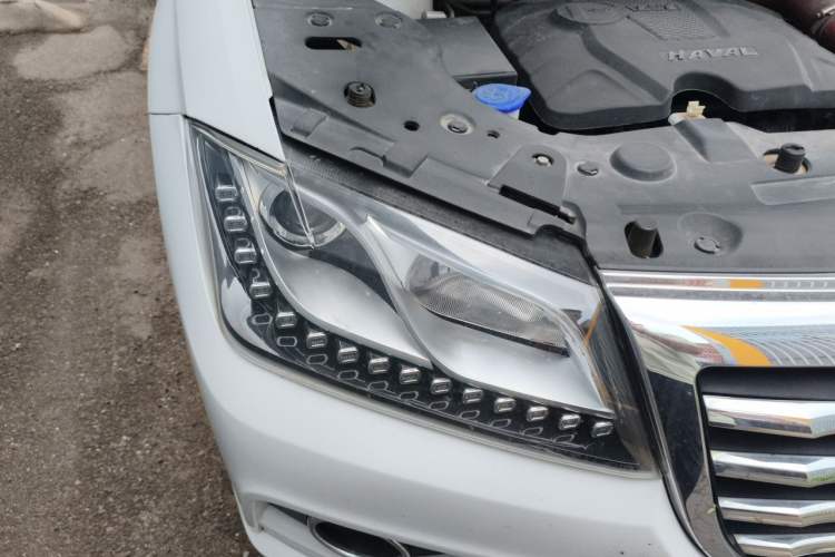 Used Haval H2 2016 Red Label 1.5T Automatic Two-Wheel Drive Elite Model Right Front Headlight