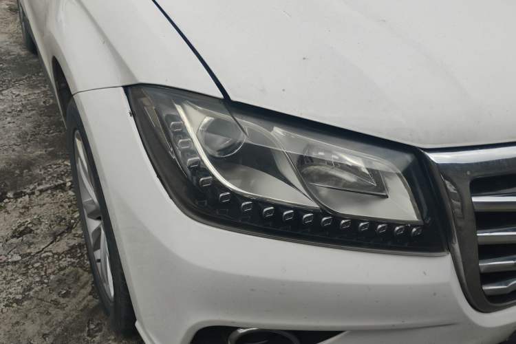 Used Haval H2 2016 Red Label 1.5T Automatic Two-Wheel Drive Elite Model Right Front Headlight