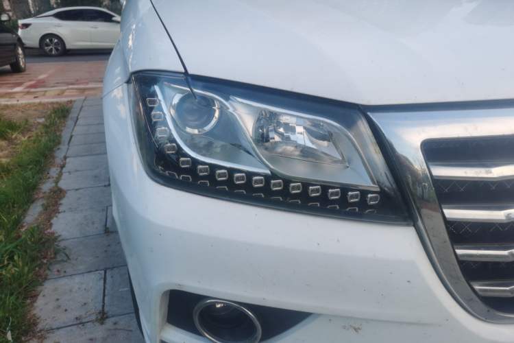 Used Haval H2 2016 Red-Label 1.5T Automatic Two-Wheel Drive Luxury Model Right Front Headlight