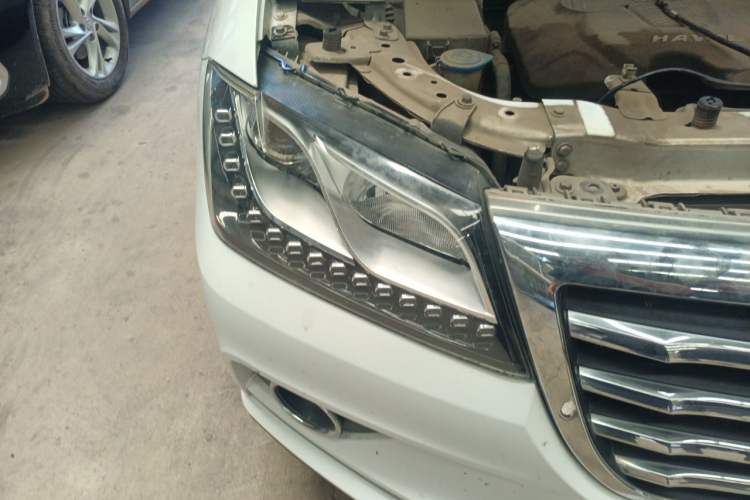 Used Haval H2 2016 Red-Label 1.5T Manual Two-Wheel Drive Luxury Model Right Front Headlight