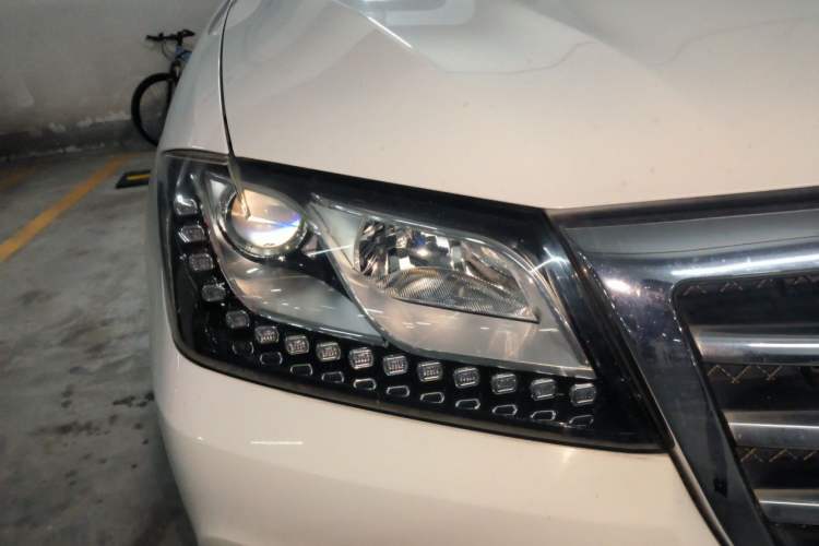 Used Haval H2 2016 Red-Label 1.5T Automatic Two-Wheel Drive Luxury Model Right Front Headlight