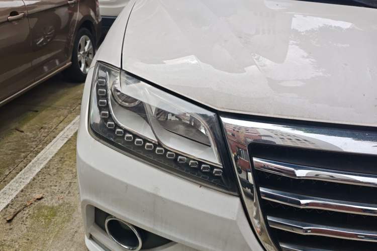 Used Haval H2 2016 Red-Label 1.5T Manual Two-Wheel Drive Luxury Model Right Front Headlight