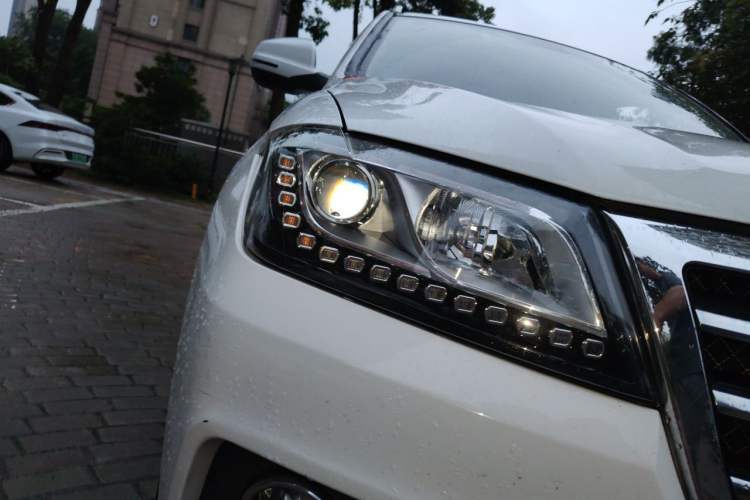 Used Haval H2 2016 Red Label 1.5T Automatic Two-Wheel Drive Elite Model Right Front Headlight