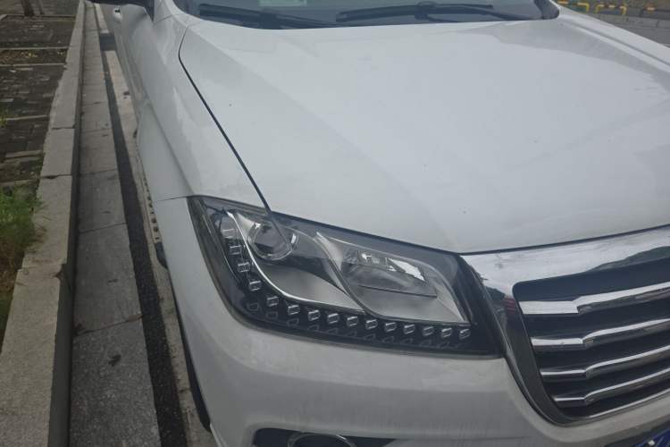 Used Haval H2 2016 Red-Label 1.5T Automatic Two-Wheel Drive Luxury Model Right Front Headlight