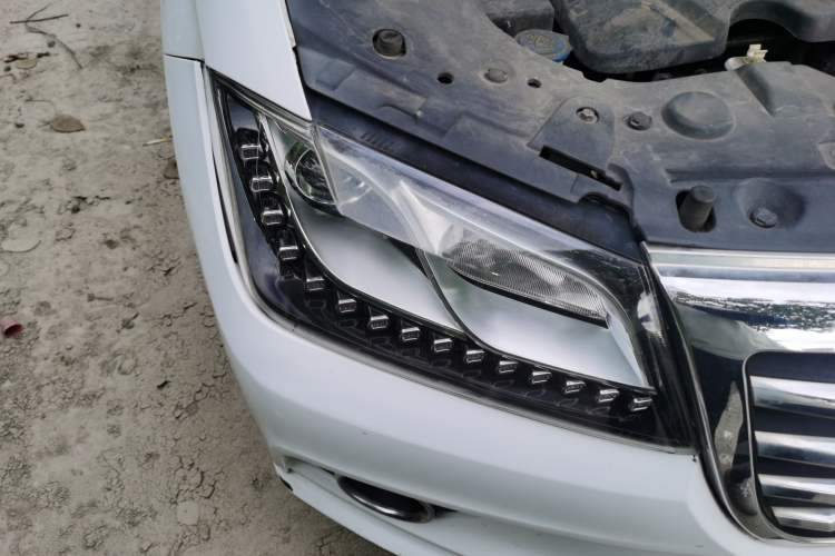 Used Haval H2 2016 Red Label 1.5T Automatic Two-Wheel Drive Elite Model Right Front Headlight