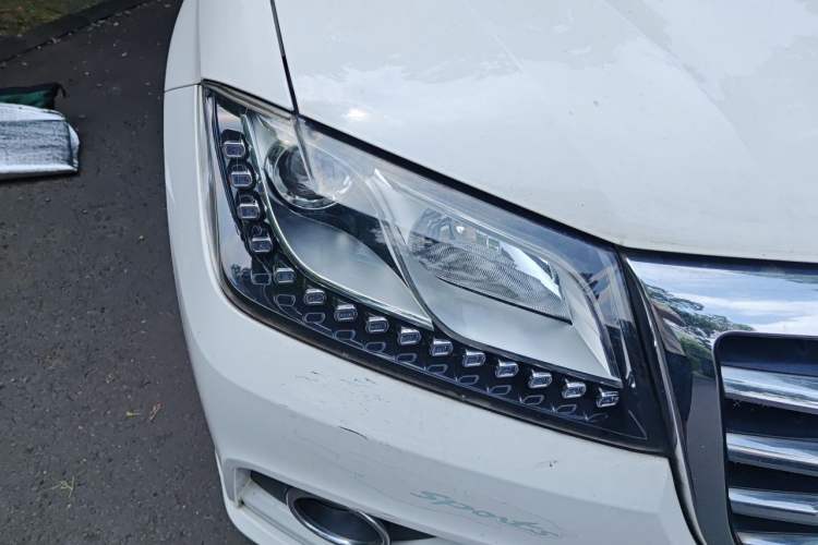 Used Haval H2 2016 Red Label 1.5T Manual Two-Wheel Drive Elite Model Right Front Headlight