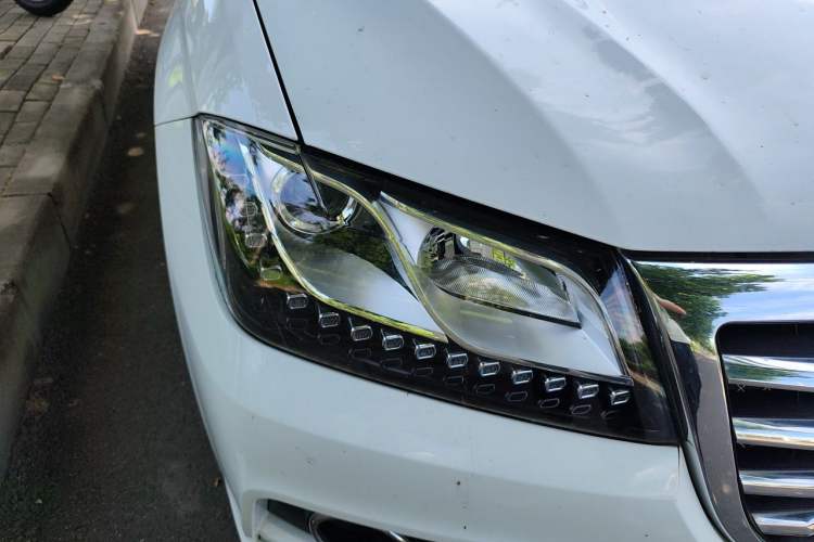 Used Haval H2 2016 Red-Label 1.5T Manual Two-Wheel Drive Luxury Model Right Front Headlight