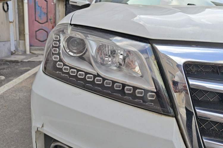 Used Haval H2 2016 Red Label 1.5T Manual Two-Wheel Drive Elite Model Right Front Headlight