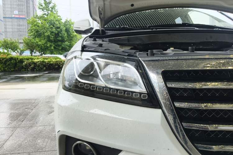 Used Haval H2 2016 Red-Label 1.5T Manual Two-Wheel Drive Luxury Model Right Front Headlight