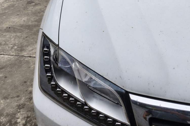 Used Haval H2 2016 Red-Label 1.5T Automatic Two-Wheel Drive Luxury Model Right Front Headlight