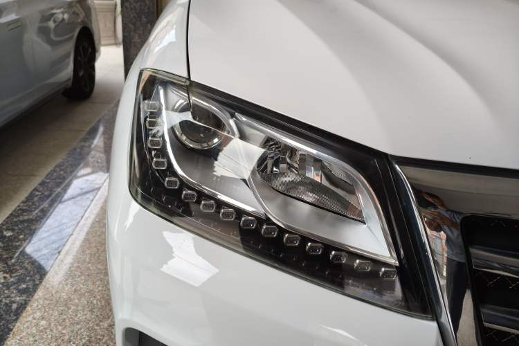 Used Haval H2 2016 Red-Label 1.5T Automatic Two-Wheel Drive Luxury Model Right Front Headlight