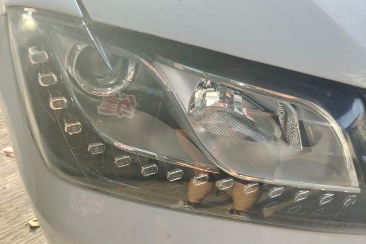 Used Haval H2 2016 Red-Label 1.5T Manual Two-Wheel Drive Comfort Model Right Front Headlight