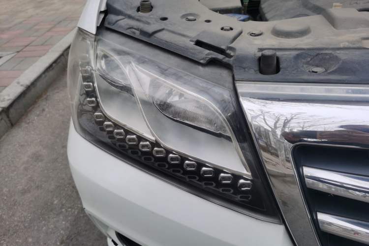 Used Haval H2 2016 Red-Label 1.5T Manual Two-Wheel Drive Luxury Model Right Front Headlight