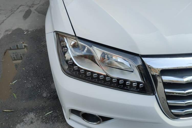 Used Haval H2 2016 Red Label 1.5T Manual Two-Wheel Drive Elite Model Right Front Headlight