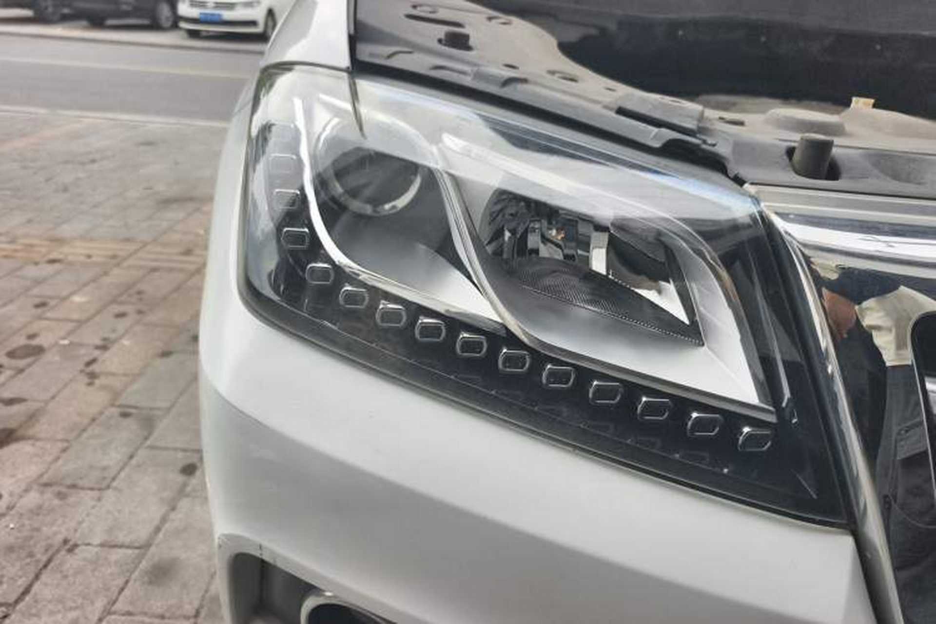 Used Haval H2 2016 Red-Label 1.5T Manual Two-Wheel Drive Luxury Model Right Front Headlight