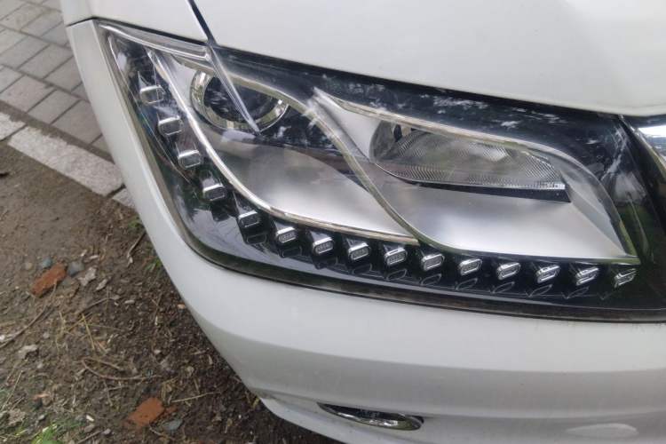 Used Haval H2 2016 Red-Label 1.5T Automatic Two-Wheel Drive Luxury Model Right Front Headlight