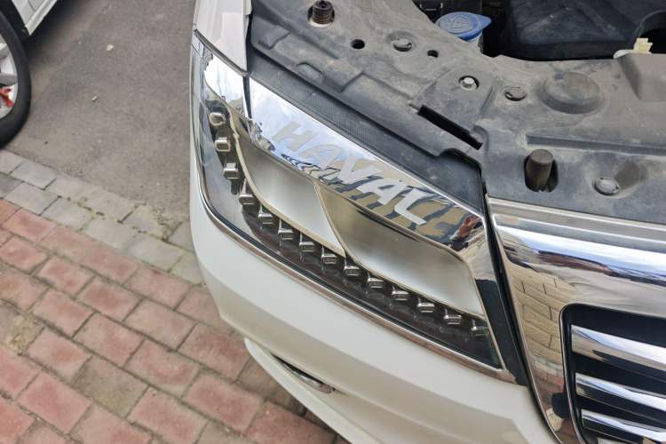 Used Haval H2 2016 Red-Label 1.5T Manual Two-Wheel Drive Luxury Model Right Front Headlight