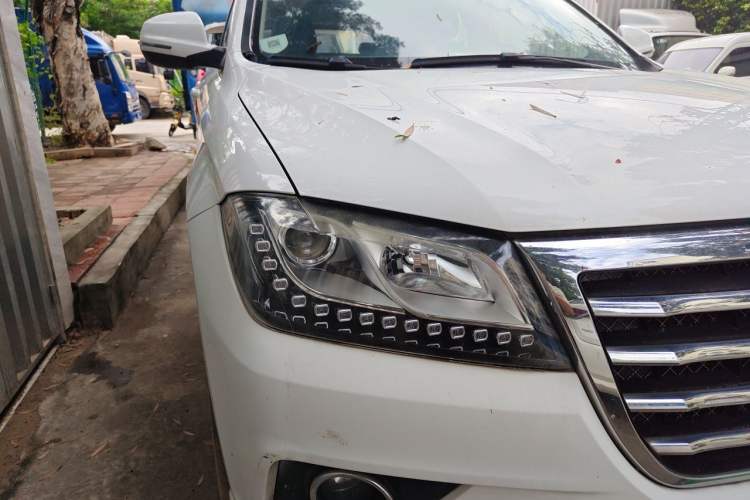 Used Haval H2 2016 Red-Label 1.5T Manual Two-Wheel Drive Luxury Model Right Front Headlight
