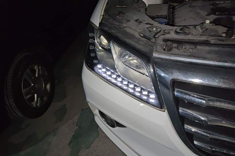 Used Haval H2 2016 Red Label 1.5T Automatic Two-Wheel Drive Elite Model Right Front Headlight