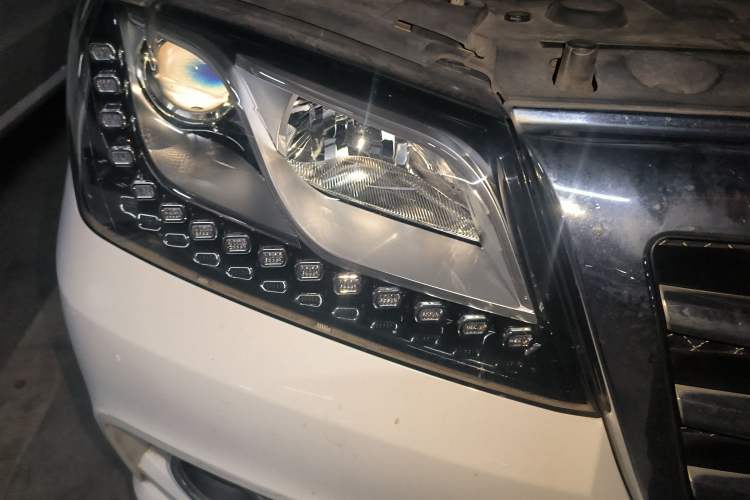 Used Haval H2 2016 Red-Label 1.5T Manual Two-Wheel Drive Luxury Model Right Front Headlight