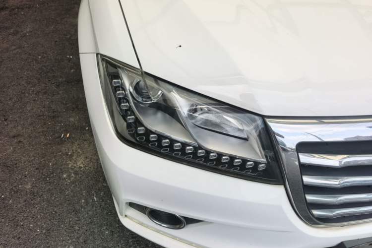 Used Haval H2 2016 Red-Label 1.5T Manual Two-Wheel Drive Luxury Model Right Front Headlight