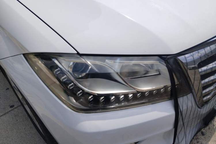 Used Haval H2 2016 Red-Label 1.5T Manual Two-Wheel Drive Comfort Model Right Front Headlight