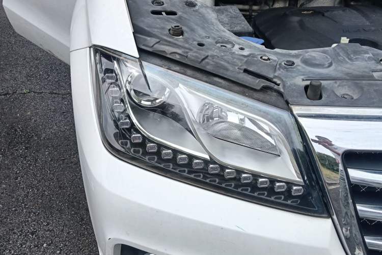 Used Haval H2 2016 Red-Label 1.5T Manual Two-Wheel Drive Luxury Model Right Front Headlight