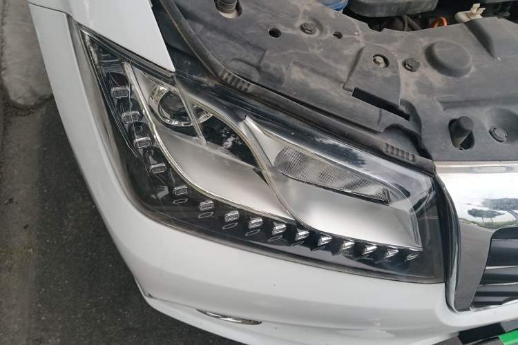 Used Haval H2 2016 Red-Label 1.5T Automatic Two-Wheel Drive Luxury Model Right Front Headlight