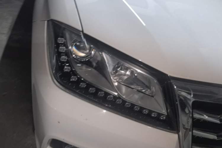 Used Haval H2 2016 Red Label 1.5T Automatic Two-Wheel Drive Elite Model Right Front Headlight