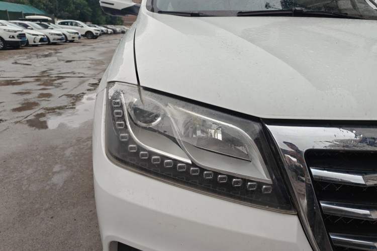 Used Haval H2 2016 Red-Label 1.5T Automatic Two-Wheel Drive Luxury Model Right Front Headlight