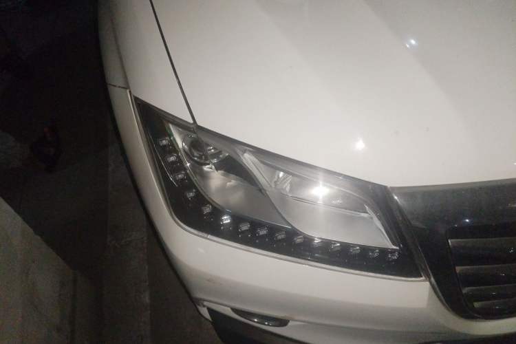 Used Haval H2 2016 Red-Label 1.5T Manual Two-Wheel Drive Luxury Model Right Front Headlight