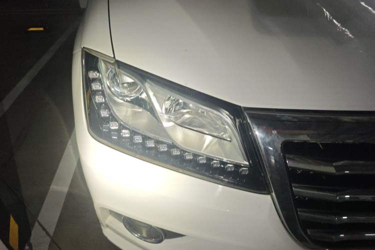 Used Haval H2 2016 Red-Label 1.5T Automatic Two-Wheel Drive Luxury Model Right Front Headlight
